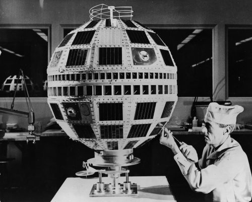 An engineer at work on a Project Telstar active communication satellite, in a surgically clean environment at the Bell Telephone Laboratory, New Jersey. (Photo by Fox Photos/Getty Images)
