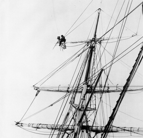 Frank Hurley sur l’Endurance dans l’Antarctique en 1915