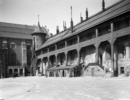 PR_BIG_Schloss_Court