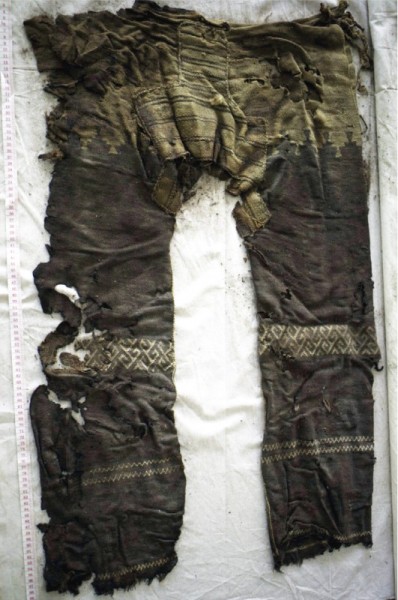 plus-vieux-pantalon-01-531x800