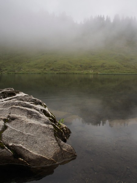 Le lac au sommet du col de Joux Plane (j'étais content d'avoir amené le polaire et un pic–nic).