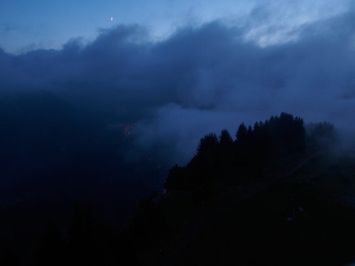 Morzine depuis Avoriaz (après une bonne douche bien chaude, à 1800 mètres, il faisait un tout petit dix degrés, et le magnifique coupe vent  que vous connaissez déjà n'étais pas de trop pour la fin de la montée non plus ;o)