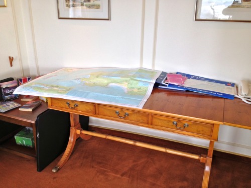 Le Salon Table des cartes