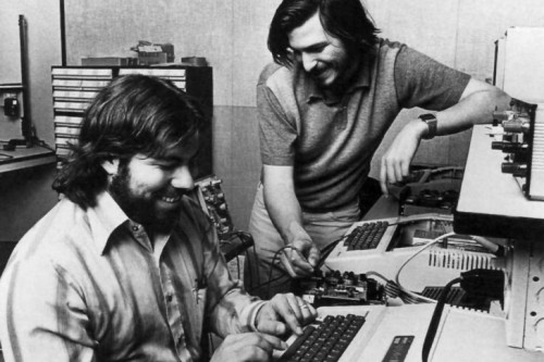 steve-jobs-and-wozniak-1977_728x485