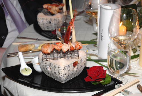 brochette de homard au feu de bois sur Hibachi, crème au Wasabi et jus de gingembre