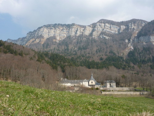 1280px-Fr_Voreppe_Abbaye_de_Chalais_at_spring