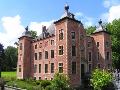 1024px-Schloss_Coloma