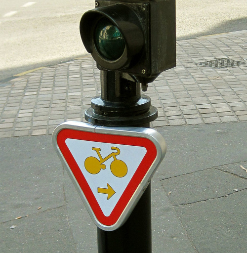 800px-Panneau_tourne_à_droite