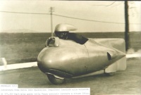 17_Mazzoncini_su_Vespa_siluro_1951