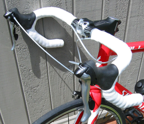 800px-Shimano_105-5500_shifters